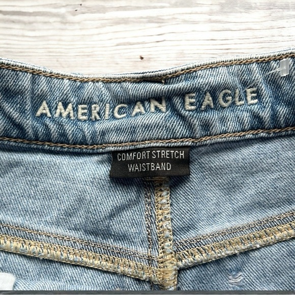 NWOT AE Women's Comfort Super Stretch Distressed Curvy Mom Denim Shorts - Picture 3 of 10